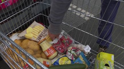 Inflation : les Français se privent durant leurs courses, ou se tournent vers le discount