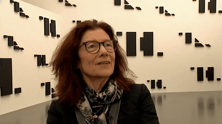 Tania Mouraud au Centre Pompidou Metz lors du vernissage de la Rétrospective qui lui est consacrée - Mars 2015
 (France 3 / Culturebox)