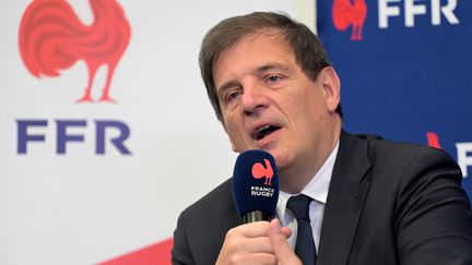 Florian Grill, le président de la Fédération française de rugby (FFR), répond aux questions des journalistes lors d'une conférence de presse à Marcoussis (Essonne), le 16 juillet 2024. (BERTRAND GUAY / AFP)