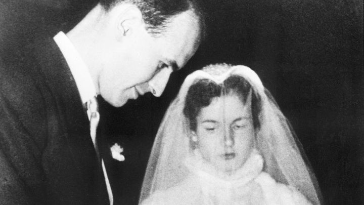 Valéry Giscard d'Estaing lors de son mariage avec Anne-Aymone Sauvage de Brantes, le 17 décembre 1952 à Paris. (AFP)