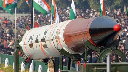 Un missile Agni IV expos&eacute; &agrave; New Delhi le 26 janvier 2012. (RAVEENDRAN / AFP)