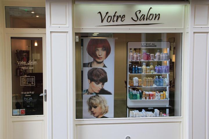 &nbsp; (Le coiffeur "votre salon" situé à Laval, image d'origine de la blaque "Adolf Hitl'hair" © Capture d'écran "Votre Salon")