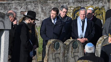 Christophe Castaner et Jean-Louis Debré dans le cimetière de&nbsp;Westhoffen (Bas-Rhin), le 4 décembre 2019.&nbsp; (PATRICK HERTZOG / AFP)