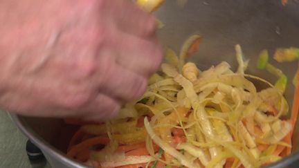 Les déchets alimentaires de ce restaurateur lyonnais sont triés et récupérés pour être tranformés en compost. (FRANCE 3)