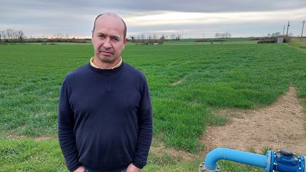 Thierry Boudaud, président de la Coop de l'eau 79, porteur du projet de retenues d'eau dans les Deux-Sèvres, qui comprend la méga-bassine de Sainte-Soline, le 16 mars 2023. (REMI BRANCATO / RADIO FRANCE)