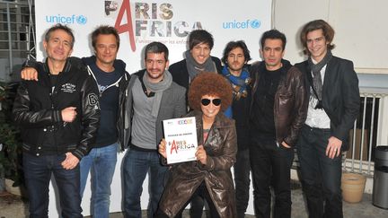 Les artistes mobilis&eacute;s pour Paris Africa, et le titre "Des ricochets", le 24 octobre 2011, &agrave; Paris. (TIBOUL / MAXPPP)