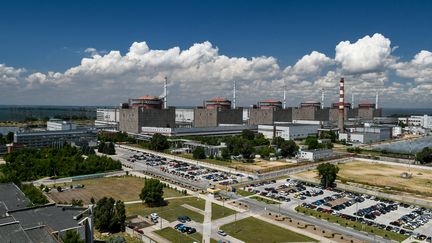 Vue d'ensemble de la centrale nucléaire de Zaporijjia,&nbsp;la plus grande centrale nucléaire d'Europe, à Enerhodar, dans le sud-est de l'Ukraine, 11 juillet 2019. (DMYTRO SMOLYENKO / NURPHOTO / AFP)