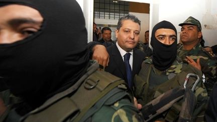 Imed Trabelsi, neveu de la femme du président déchu Ben Ali, lors de son arrivée au tribunal, le 20 avril. (AFP PHOTO / FETHI BELAID)