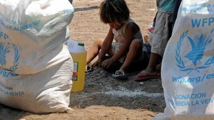 Fourniture de nourriture par le Programme alimentaire mondial au Paraguay (octobre 2012). (NORBERTO DUARTE / AFP)