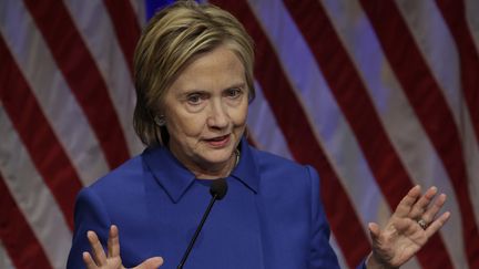 Pour la première fois depuis sa défaite, Hillary Clinton est apparue en public lors d'un événement organisé à Washington, le 16 novembre 2016. (YURI GRIPAS / AFP)