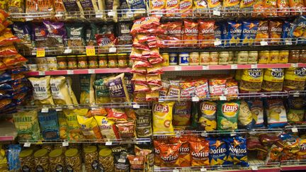 Un rapport parlementaire préconise notamment de limiter le nombre d'additifs autorisés dans l'alimentation industrielle. (RICHARD B. LEVINE / MAXPPP)