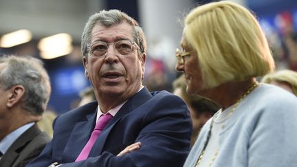 Patrick et Isabelle Balkany, lors d'un meeting UMP en novembre 2014, à Boulogne-Billancourt (Hauts-de-Seine).&nbsp; (MARTIN BUREAU / AFP)