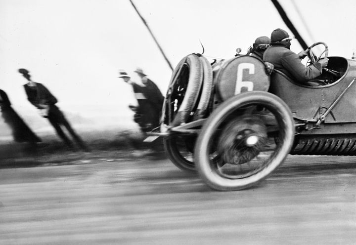 Jacques Henri Lartigue, "Une Delage au Grand Prix de l’Automobile Club de France", circuit de Dieppe, 26 juin 1912
 (Photographie Jacques Henri Lartigue © Ministère de la Culture – France / AAJHL)