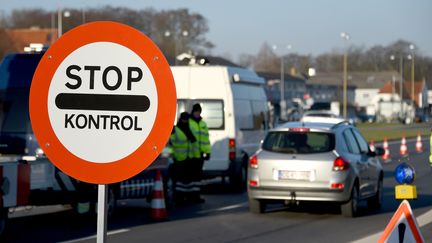 Un poste de contrôle à la frontière entre le Danemark et l'Allemagne, dans la ville de Krusa, le 5 janvier 2016.&nbsp; (CARSTEN REHDER / DPA / AFP)