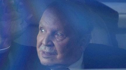 Abdelaziz Bouteflika dans une voiture, le 3 mars 2014 à Alger.  (AFP/STR)