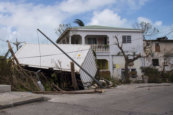 L'île de Saint-Martin a été durement touchée par le passage de l'ouragan Irma, le 7 septembre 2017. (LIONEL CHAMOISEAU / AFP)