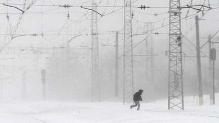 Pendant une temp&ecirc;te de neige &agrave; Moscou (Russie), le 24 mars 2013. (DENIS TYRIN / AP / SIPA)