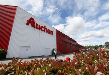 Un magasin Auchan, le 3 mai 2024 à Mandelieu (Alpes-Maritimes). (PATRICE LAPOIRIE / MAXPPP)