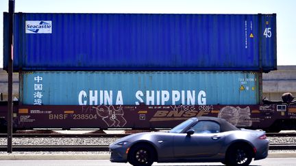 Un container destiné à la Chine, sur le port de Long Beach en Californie aux États-Unis.&nbsp; (FREDERIC J. BROWN / AFP)