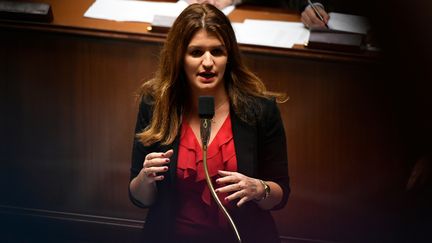 La secrétaire d'Etat chargée de l'Egalité entre les femmes et les hommes Marlène Schiappa, lors d'une séance de questions au gouvernement, le 6 novembre 2018 à l'Assemblée nationale à Paris. (LIONEL BONAVENTURE / AFP)