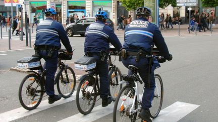 Des policiers municipaux, le 5 juin 2013. (SEBASTIEN JARRY / MAXPPP)