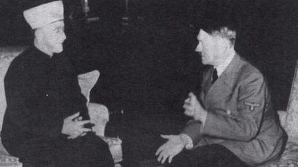 Rencontre le 30 novembre 1941 entre le grand mufti de Jérusalem, Amin al-Husseini et Adolf Hitler. (HO / AFP)