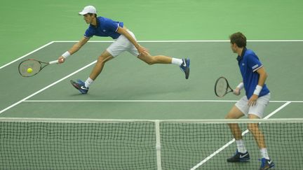 Pierre-Hugues Herbert et Nicolas Mahut  (MICHAL CIZEK / AFP)