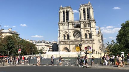 La cathédrale de Notre-Dame, trois mois après l'incendie qui l'a en partie ravagée. (AURÉLIEN ACCART / FRANCE-INFO)