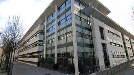 Le signalement concerne les notes obtenues par 15 élèves du lycée juif Yabné, situé dans le 13e arrondissement de Paris. (GOOGLE STREET VIEW / FRANCEINFO)