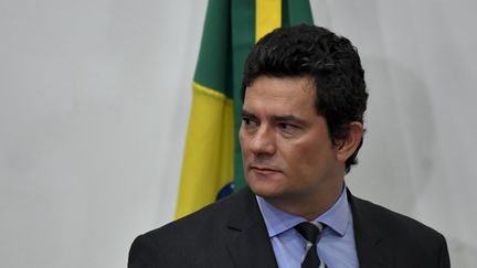 Le ministre brésilien de la Justice, Sergio Moro, annonce sa démission lors d'une conférence de presse à Brasilia, le 24 avril 2020. (MATEUS BONOMI / AGIF / AFP)