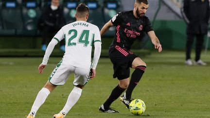 Les coéquipiers de Karim Benzema ont été tenus en échec à Elche (JOSE JORDAN / AFP)