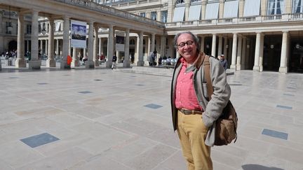 Hervé Pierre dans les jardins du Palais Royal à Paris (2022) (Sophie Jouve)