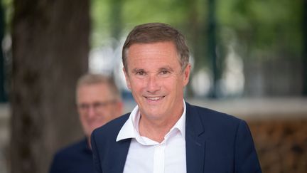 Nicolas Dupont-Aignan lors d'un déplacement à Périgueux, en Dordogne, le 16 juillet 2016. (ROMAIN LONGIERAS / HANS LUCAS / AFP)