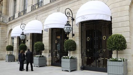 L"entrée de l'hôtel du Ritz à Paris, le 6 juin 2016. (JACQUES DEMARTHON / AFP)