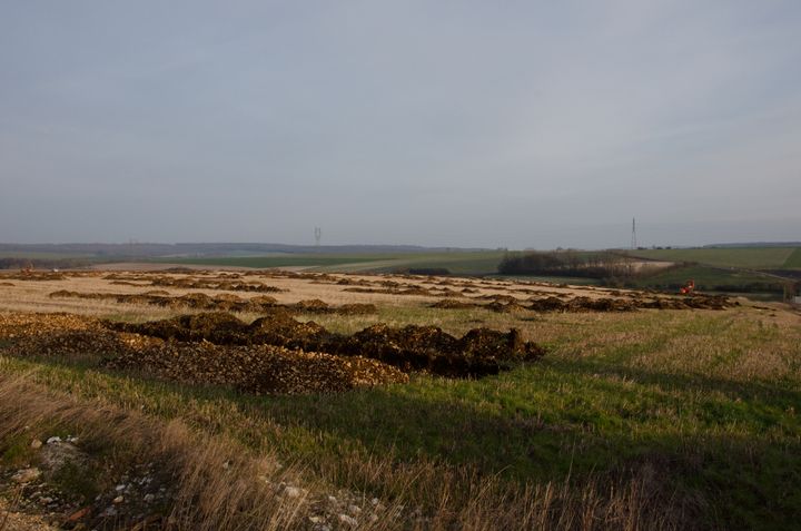 Des fouilles archéologiques préalables au chantier autour de Bure (Meuse), le 18 février 2016. (THOMAS BAIETTO / FRANCETV INFO)