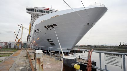 Un navire de croisi&egrave;re en construction aux chantiers STX, ex-Chantiers de l'Atlantique. (FRANK PERRY / AFP)