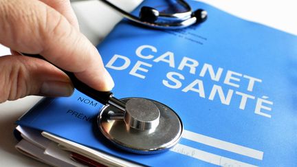  (carnet de santé © fotolia)