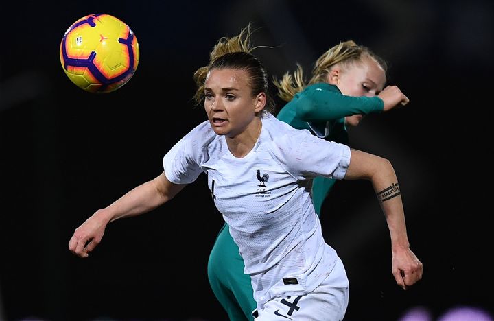 Marion Torrent, joueuse de l'équipe de France de football, lors d'un match amical contre l'Allemagne, le 128 février 2019, à Laval (Mayenne). (FRANCK FIFE / AFP)