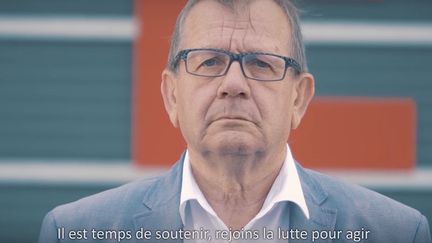 Le député Alain Bruneel apparaît&nbsp;dans le clip d'Ugo Dess.&nbsp; (CAPTURE D'ÉCRAN YOUTUBE)