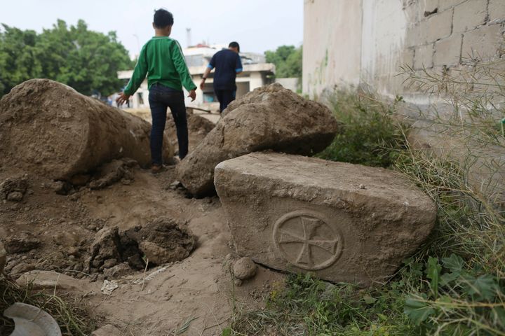 Cette pierre de fondation portant un symbole chrétien grec fait partie des vestiges.
 (Momen Faiz / NurPhoto)