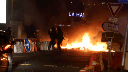 &nbsp; (Les violents affrontements entre des manifestants et les forces de l’ordre en Corse © MaxPPP)