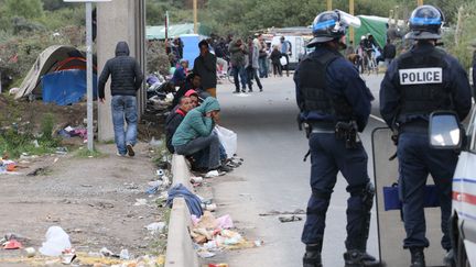 Migrants à Calais : l'armée sollicitée pour interrompre les violences ?