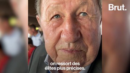 Après 10 années passées en Ligue 2, l’AJ Auxerre revient en première division pour cette nouvelle saison de football. De quoi ravir Guy Roux, ancien entraîneur et personnage emblématique du club. Brut l’a suivi lors du match à domicile contre Marseille, au stade Abbé Deschamps.&nbsp; (BRUT / FRANCEINFO)