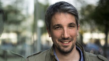 L'humoriste français Guillaume Meurice, à Paris le 5 avril 2017. (LIONEL BONAVENTURE / AFP)