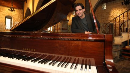 Le pianiste&nbsp;Malek Jandali &agrave; Damas (Syrie), le 14 avril 2010. (LOUAI BESHARA / AFP)