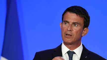 Le Premier ministre Manuel Valls lors d'un discours à l'école de gendarmerie de Montluçon (Allier), le 11 août 2016. (PHILIPPE DESMAZES / AFP)