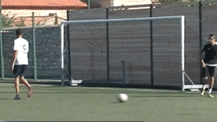 Marseille : un joueur de foot poignardé en plein match