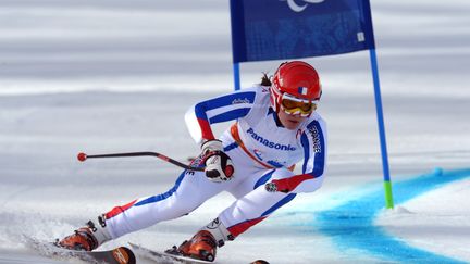 La skieuse Marie Bochet participe à la première épreuve du slalom, le 16 mars 2014, lors des Jeux paralympiques de Sotchi en Russie. (GRIGORIY SISOEV / RIA NOVOSTI / AFP)