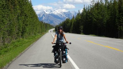 Au Canada, Tiphaine a emprunté la Cassiar highway qui marque le début d’une zone reculée. (TIPHAINE MULLER)