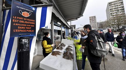 Un marché à Boulogne-sur-Mer, le 28 mars 2021. (MAXPPP)